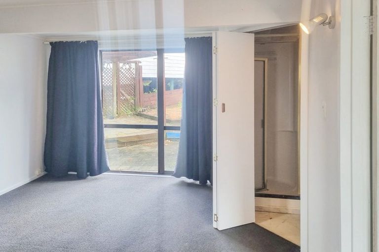 Photo of property in 37 Chatsworth Crescent, Pakuranga Heights, Auckland, 2010