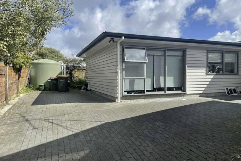 Photo of property in 48a Normanton Street, Glenfield, Auckland, 0629