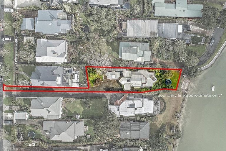 Photo of property in 2/33 Beresford Street, Bayswater, Auckland, 0622