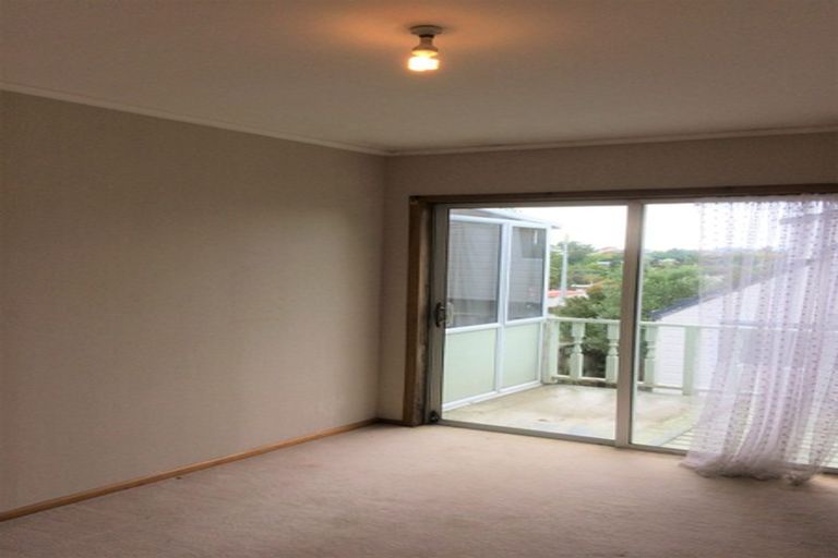 Photo of property in 1/38 Woodside Avenue, Northcote, Auckland, 0627