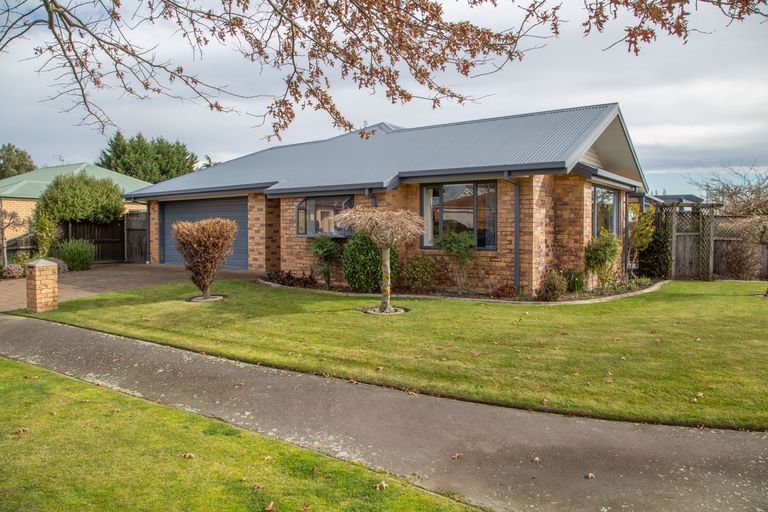 Photo of property in 16 Riegler Place, Belfast, Christchurch, 8051