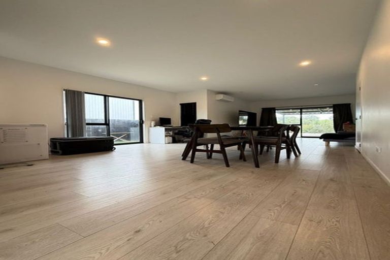 Photo of property in 31b Crestview Rise, Papakura, 2110