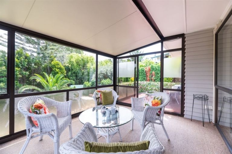 Photo of property in 1/80 Bond Crescent, Forrest Hill, Auckland, 0620