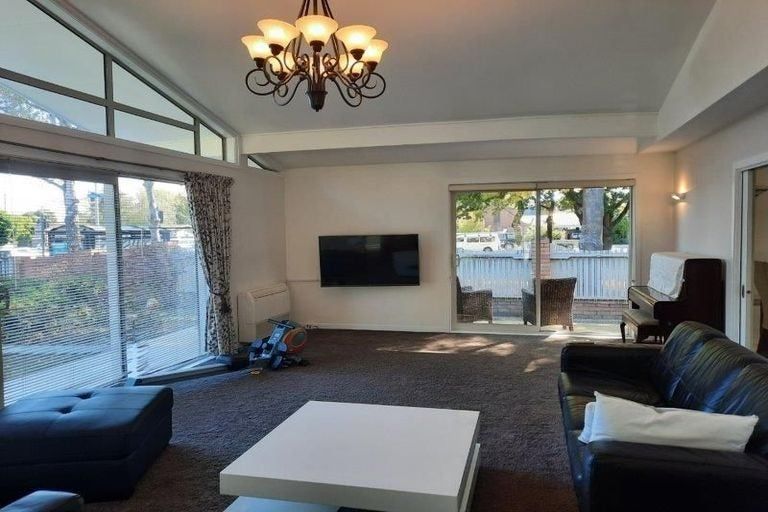 Photo of property in 226 Memorial Avenue, Burnside, Christchurch, 8053