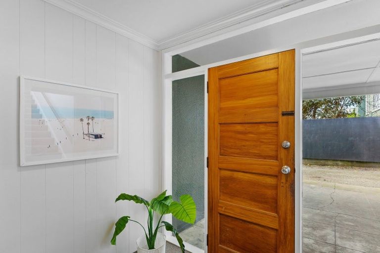 Photo of property in 9 Moana Road, Paraparaumu, 5032