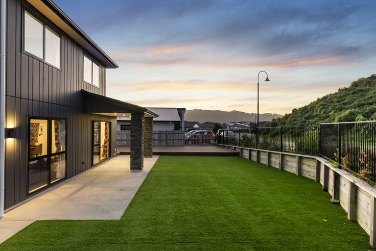 Photo of property in 2 Opaoa Way, Aotea, Porirua, 5024