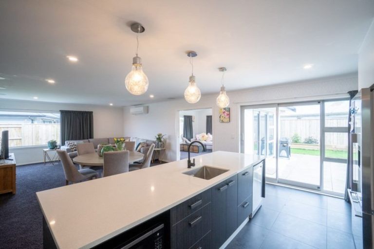 Photo of property in 6 Waimarama Court, Roslyn, Palmerston North, 4414