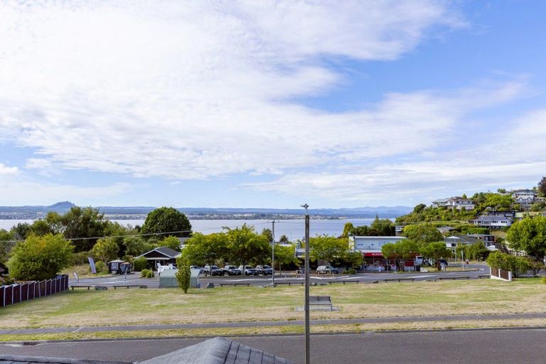 Photo of property in 19 Kinder Street, Acacia Bay, Taupo, 3330