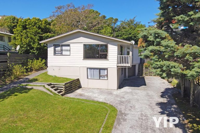 Photo of property in 81 Stewart Drive, Newlands, Wellington, 6037