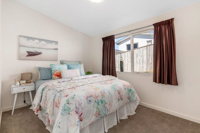 Photo of property in 18 Dusky Crescent, Aotea, Porirua, 5024