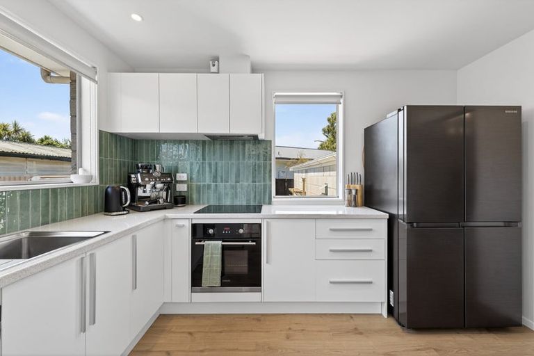 Photo of property in 2/21 Cob Crescent, Woolston, Christchurch, 8062