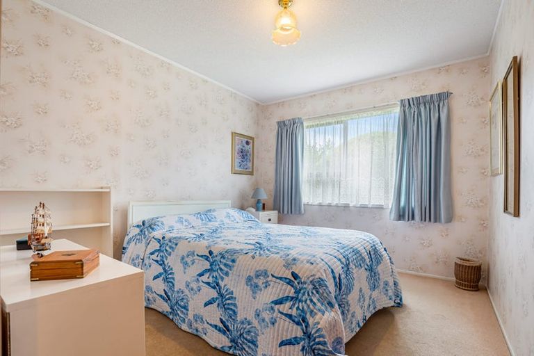 Photo of property in 8 Chablis Place, Henderson, Auckland, 0612