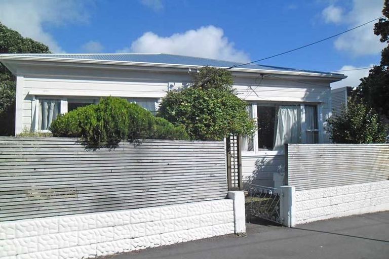 Photo of property in 76 Wallace Street, Mount Cook, Wellington, 6021