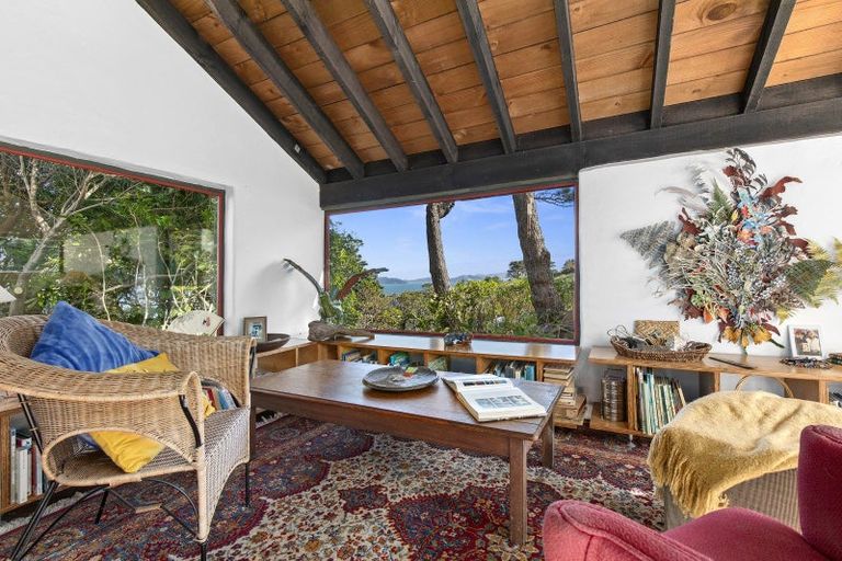 Photo of property in 22 Rakeiora Grove, Korokoro, Lower Hutt, 5012