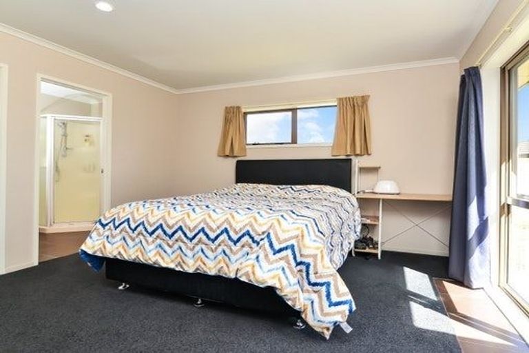 Photo of property in 77 Farringdon Avenue, Rototuna North, Hamilton, 3210