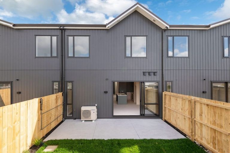 Photo of property in 96 Symes Drive, Red Beach, 0932