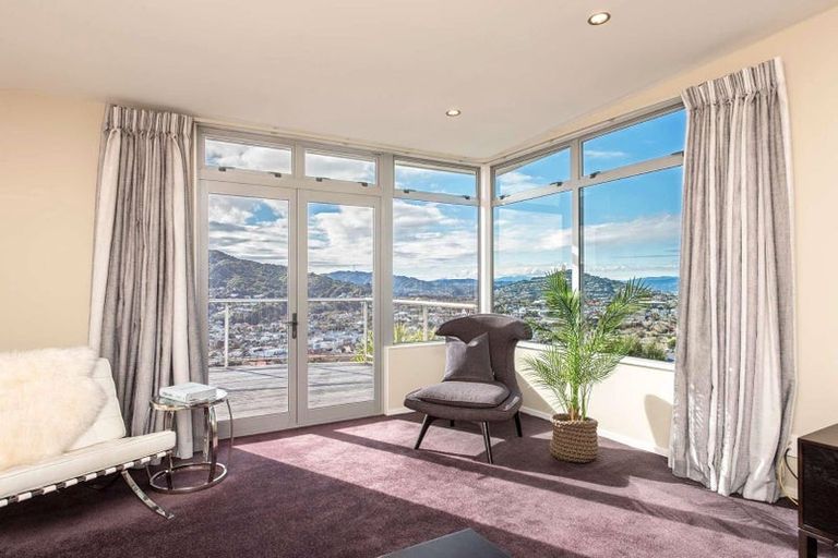 Photo of property in 9 Caughley Grove, Karori, Wellington, 6012