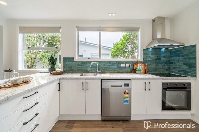 Photo of property in 86 Holborn Drive, Stokes Valley, Lower Hutt, 5019
