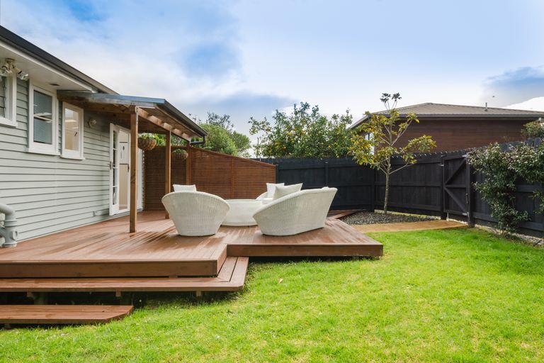 Photo of property in 2/27 Abbotleigh Avenue, Te Atatu Peninsula, Auckland, 0610