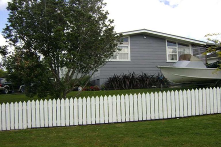 Photo of property in 31 Harmel Road, Glendene, Auckland, 0602