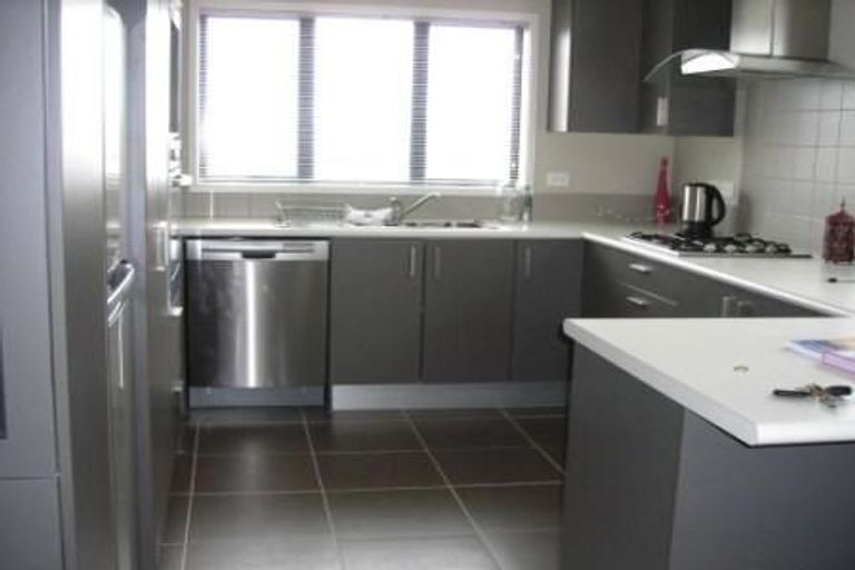 Photo of property in 33 Sonoma Crescent, Oteha, Auckland, 0632