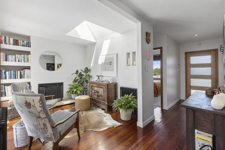 Photo of property in 18 Kapekape Place, Pukerua Bay, 5026