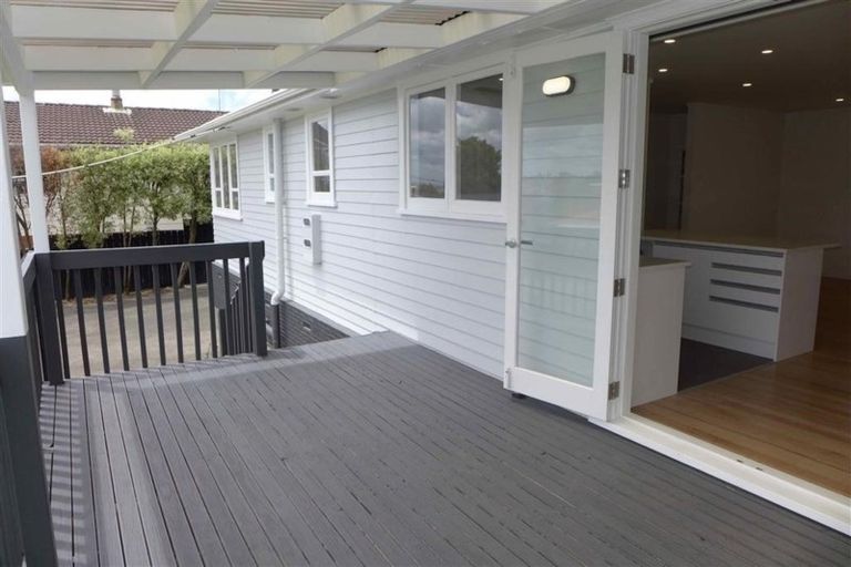 Photo of property in 97 Seymour Road, Sunnyvale, Auckland, 0612
