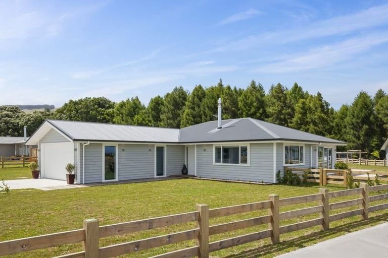 Photo of property in 10 Karaka Place, Kinloch, Taupo, 3377