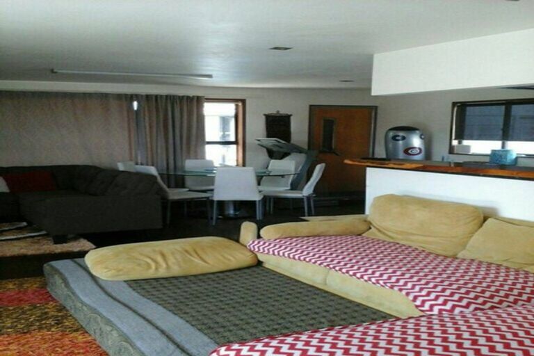 Photo of property in 10 Rapaki Place, Te Atatu Peninsula, Auckland, 0610