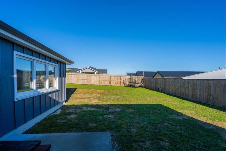 Photo of property in 12 Mahia Lane, Waikanae, 5036