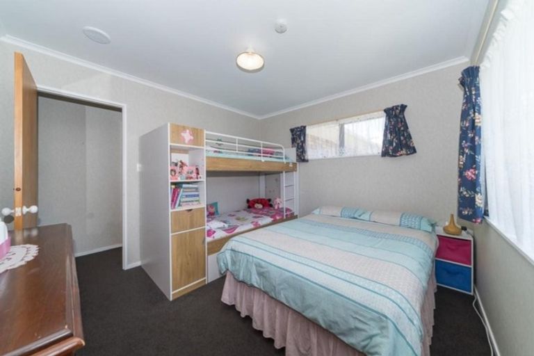 Photo of property in 2 Gregory Close, Palmerston North, 4414