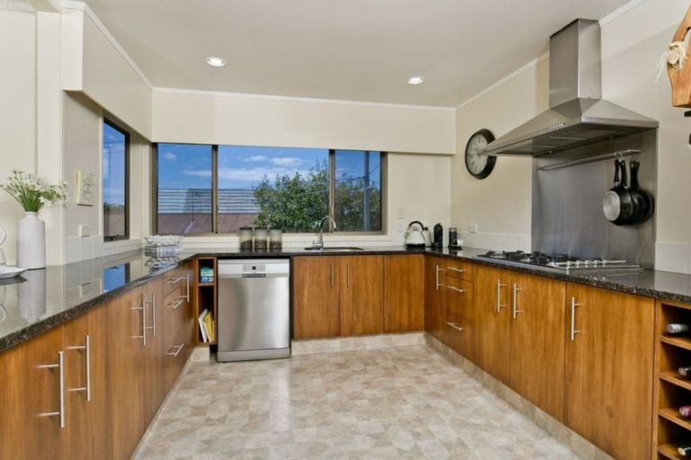 Photo of property in 1/26 County Road, Torbay, Auckland, 0630