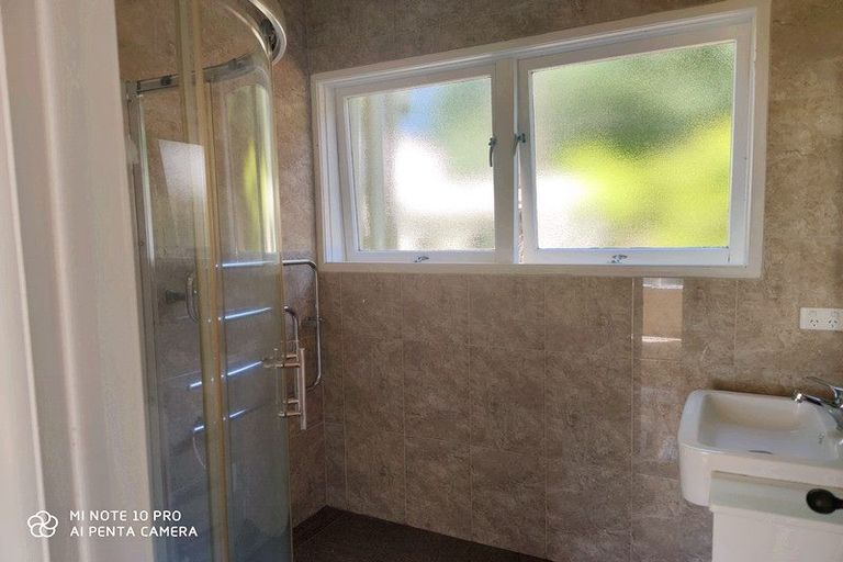 Photo of property in 9 Midway Avenue, Castor Bay, Auckland, 0620