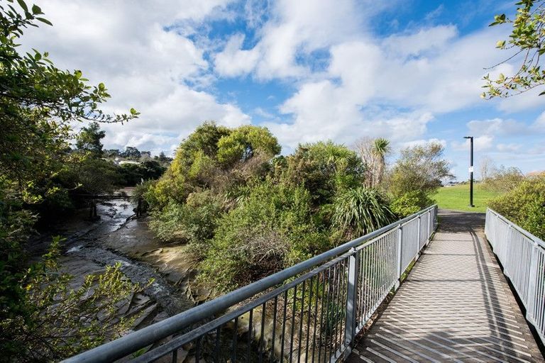 Photo of property in 41a Woodside Road, Massey, Auckland, 0614