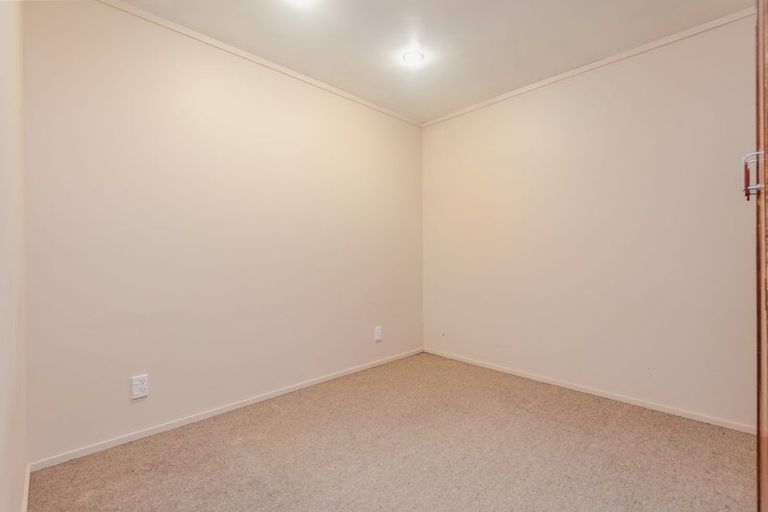 Photo of property in 1 Wairau Place, Kelvin Grove, Palmerston North, 4414