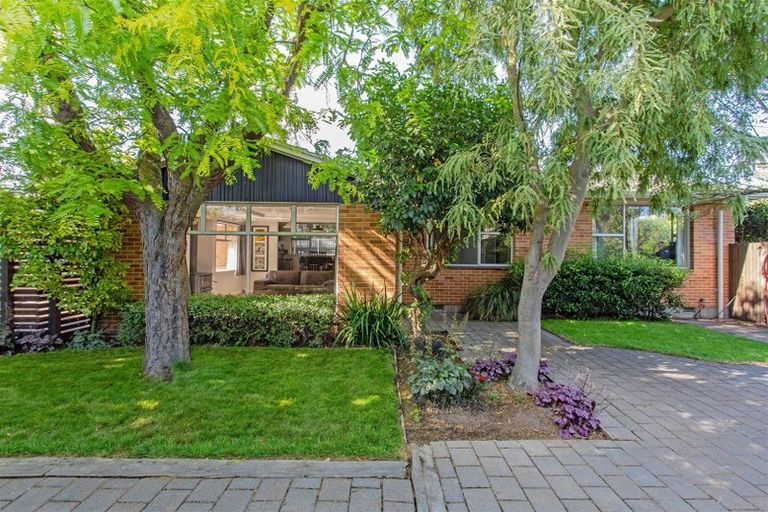 Photo of property in 6 Freebairn Street, Redwood, Christchurch, 8051