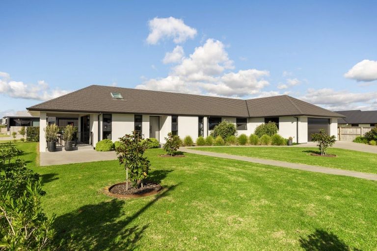 Photo of property in 2 Ngaroma Crescent, Whitianga, 3510