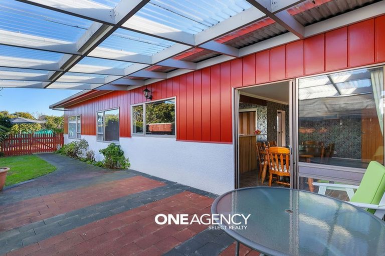 Photo of property in 85 Gloaming Hill, Titahi Bay, Porirua, 5022