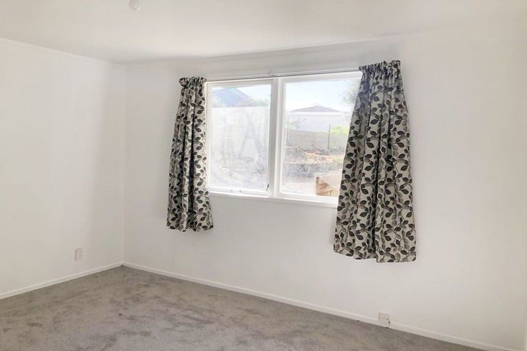 Photo of property in 35 Takapu Street, Henderson, Auckland, 0612