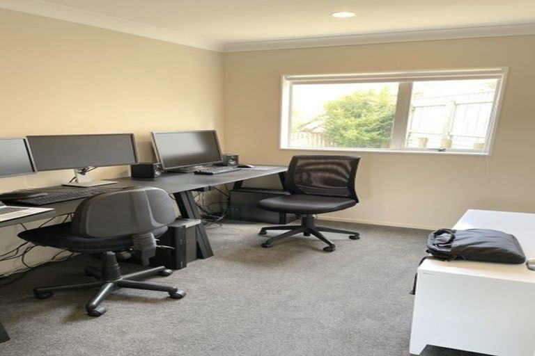 Photo of property in 5 Gifford Grove, Churton Park, Wellington, 6037