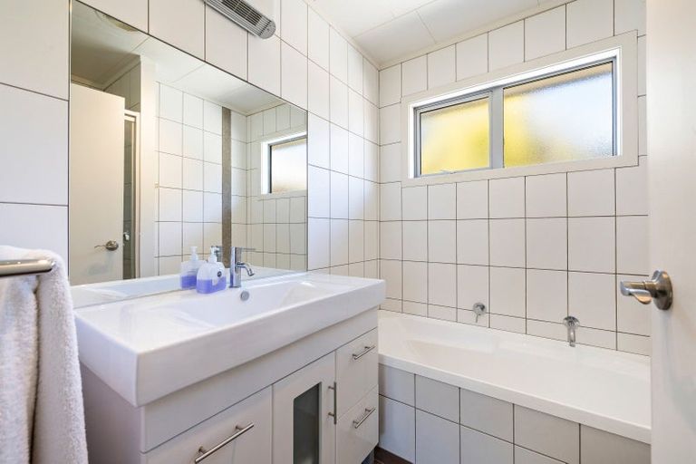 Photo of property in 1 Kelvin Place, Kelvin Heights, Queenstown, 9300