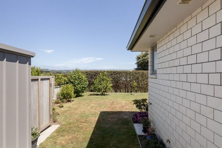Photo of property in Waterview Estate, 11/4 Greystone Place, Omokoroa, 3114