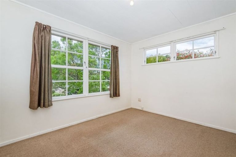 Photo of property in 61 Easton Park Parade, Glenfield, Auckland, 0629