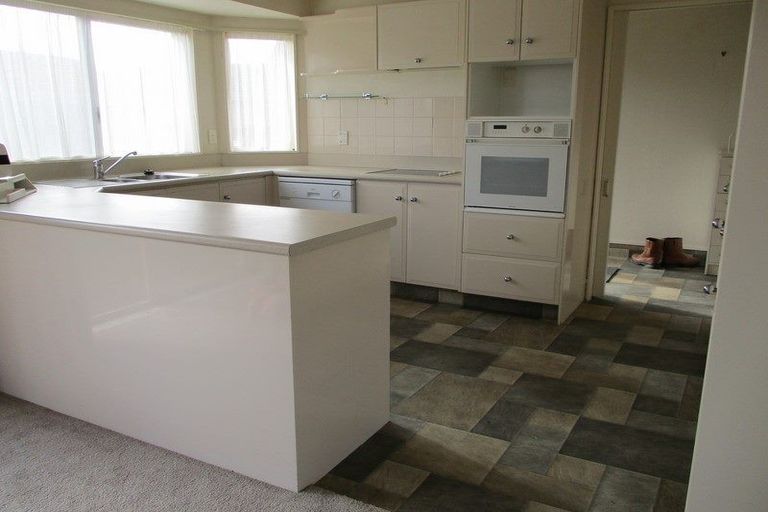 Photo of property in 8/492 Otumoetai Road, Otumoetai, Tauranga, 3110