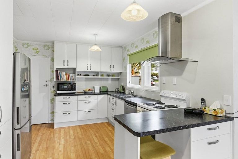 Photo of property in 44 Tui Road, Raumati Beach, Paraparaumu, 5032