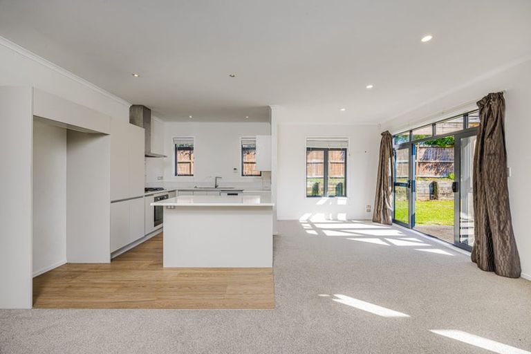 Photo of property in 6 Malbec Place, Huapai, Kumeu, 0810