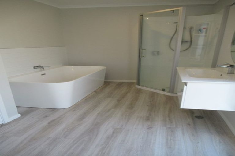 Photo of property in 6 Desert Gold Lane, Wallaceville, Upper Hutt, 5018