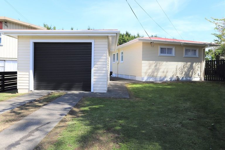 Photo of property in 8 Fyson Place, Hawera, 4610