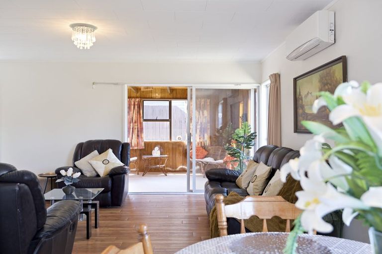 Photo of property in 19 Pankhurst Place, Sunnyvale, Auckland, 0612