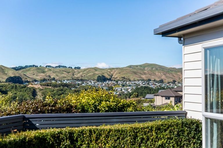 Photo of property in 5 Tongariro Drive, Aotea, Porirua, 5024